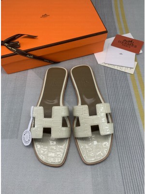Hermes Oran Stone Embossed Leather Flat Slide Sandals 091 2022 Collection