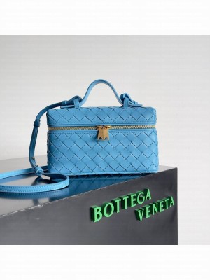 Bottega Veneta Vanity Case On Strap 789109 blue