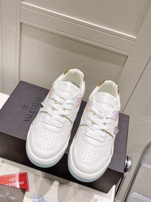 Valentino Garavani ONE STUD Low-Top Nappa Sneaker 2022 collection 02