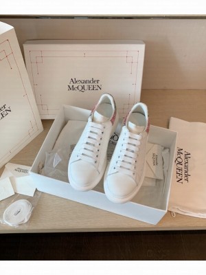 Alexander McQueen Oversized sneaker 01