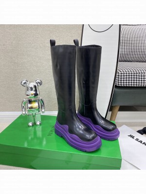 Bottega Veneta Tire High Boots Fall/Winter 2021 Collection, Black/Purple