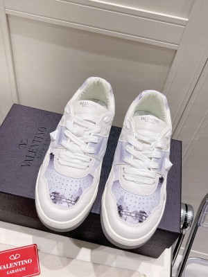 Valentino Garavani ONE STUD Low-Top Nappa Sneaker 2022 collection 027