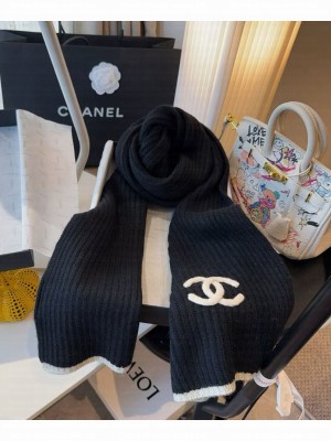Chanel Knitted long cashmere scarf