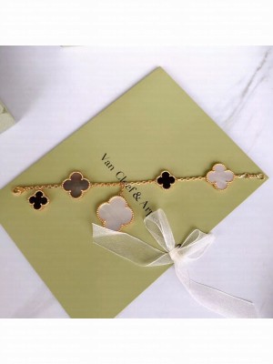 Van Cleef & Arpels Clovers Bracelet 03 2020 Collection