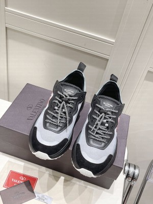 VALENTINO UNISEX CHUNKY V-LOGO SHEGOES SNEAKERS 2022 COLLECITON 01
