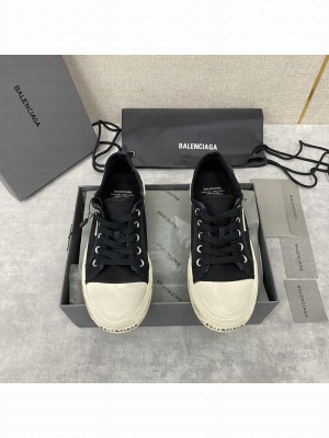 Balenciaga Man's Paris Destroyed low-top Sneakers 2023 01