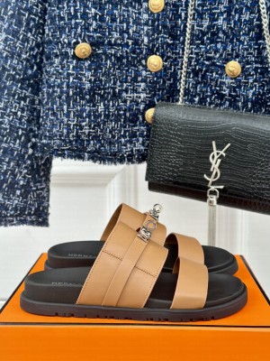 Hermes Unisex Jackson Flat Slides Sandal with Kelly Buckle 01 