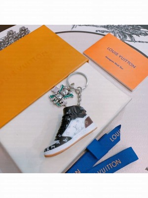 Louis Vuitton Charm and Key Holder M63085-2