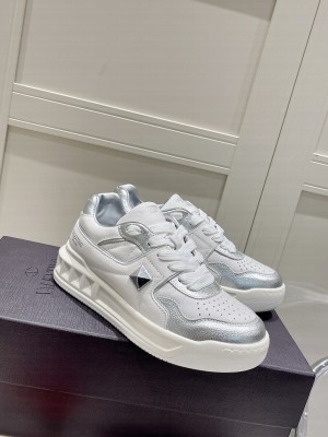 Valentino Garavani ONE STUD Low-Top Nappa Sneaker 2022 collection 018