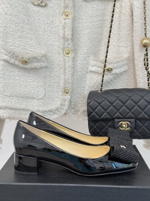 Chanel Patent Leather Rhinestone Bow Chunky Heel 2025 Black