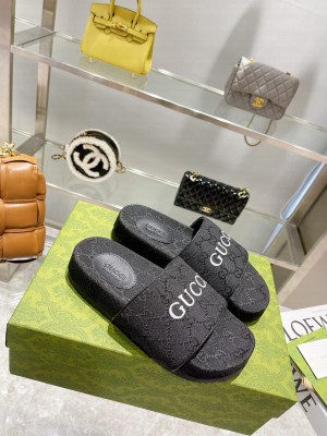 Gucci Unisex GG Canvas Slippers Black 2022 Collection