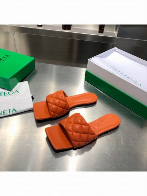 Bottega Veneta The Rubber Lido Quilted Lambskin Flat Slide Sandals White 2021 Collection 12