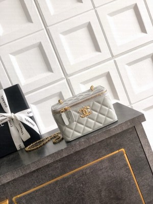 CHANEL 26C Vanity with Chain AP3940 gray