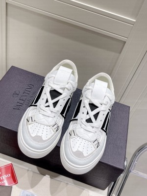 VALENTINO VL7N LOW-TOP SNEAKERS IN CALFSKIN AND MESH FABRIC WITH BANDS SNEAKERS 2022 COLLECITON 02