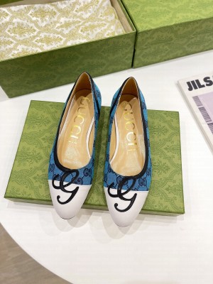 GUCCI 658904 Women's ballet flat with G appliqué 02 2021 Collection
