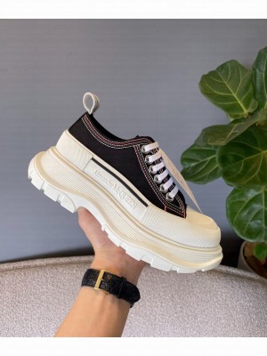 Alexander McQueen                                                                                        Tread Slick Lace up sneaker
