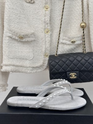 Chanel Thongs Velet & Imitation Pearls Black 2025