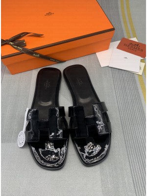 Hermes Oran Patent Calfskin Flat Slide 107 Sandals 2022 Collection