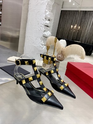 Valentino ROMAN STUD CALFSKIN PUMP 45MM BLACK