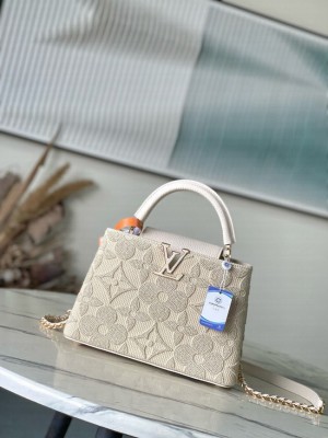 Louis Vuitton Capucines BB M14390 Vanilla