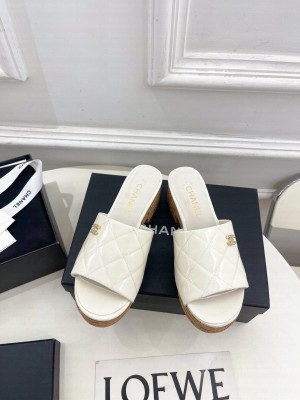 Chanel Platfrom Quilted Patent Leather 7cm Wedge Slide Mules White 2025