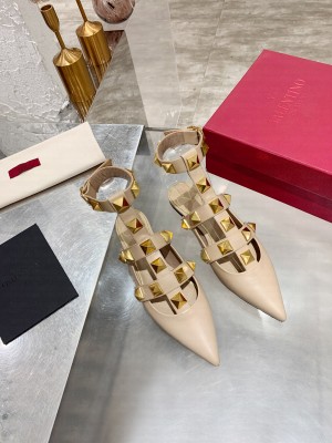 Valentino Garavani Roman Stud ballet flat in calfskin with straps Nude