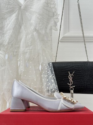 Roger Vivier Crystal buckle Velvet 5cm pump Gray