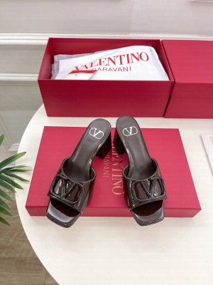 Valentino Garavani VLogo Signature 60mm patent-leather Mule sandals coffee