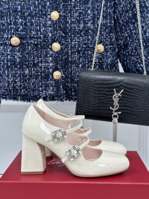 Roger Vivier Mini Très Vivier Strass Buckle Babies Pumps in Patent Leather - White