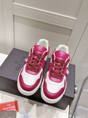 Valentino Garavani ONE STUD Low-Top Nappa Sneaker 2022 collection 04