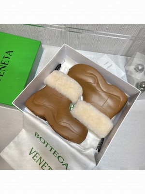 Bottega Veneta PUDDLE Biodegradable rubber Shearling Rain boots Fall/Winter 2021 Collection, Brown