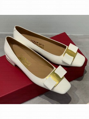 Salvatore Ferragamo Patent Leather Bow Pumps 2.5cm White Spring/Summer 2021 Collection