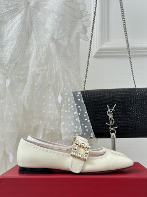 Roger Vivier Rhinestone Buckle Babies flat 01