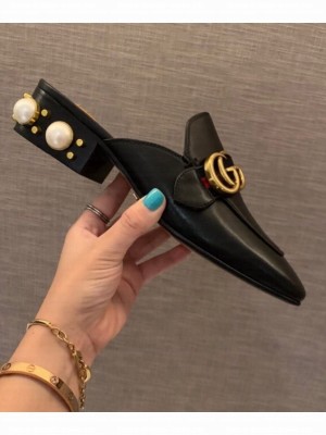 GUCCI                                                                                        Leather slipper