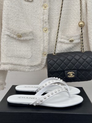 Chanel Thongs Leather & Imitation Pearls White 2025