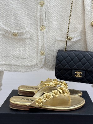 Chanel flat Camellia flip-flops gold 2025