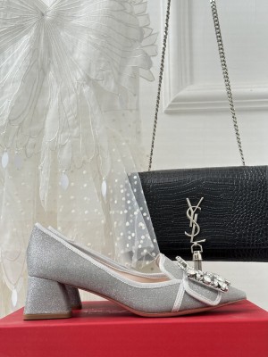 Roger Vivier Crystal buckle Glitter 5cm pump silver