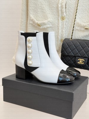 Chanel 5cm Lambskin & patent leather with pearls Ankle Boot white