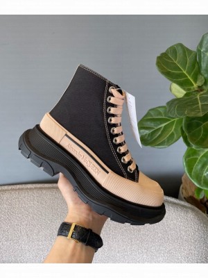 Alexander McQueen                                                                                        Tread Slick Lace up boot sneaker pink