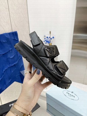 Padded Calfskin 20mm Upper with metal lettering logoleather Black sandals