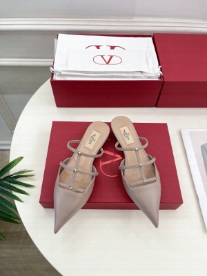Valentino Garavani Rockstud Wispy Calfskin Mule 20mm Gray 2025