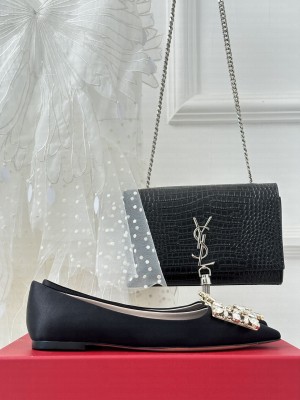 Roger Vivier Crystal buckle in Satin flat black