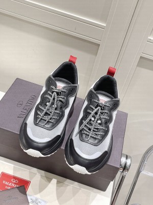 VALENTINO UNISEX CHUNKY V-LOGO SHEGOES SNEAKERS 2022 COLLECITON 03