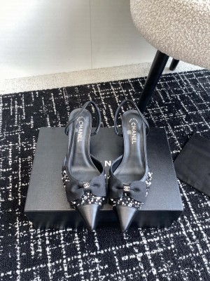 Chanel Tweed & Lambskin Slingbacks Pointed toe Pumps black