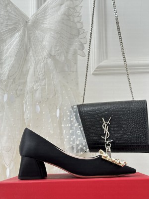 Roger Vivier Crystal buckle in Satin 5cm Pump Black