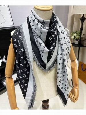 Louis Vuitton Women's Duogram Shawl