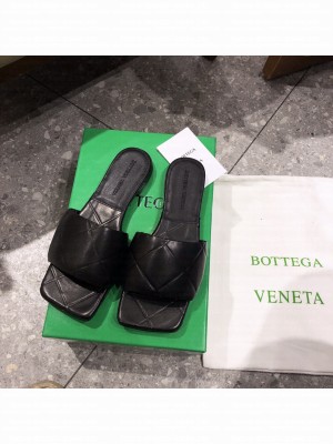 Bottega Veneta RUBBER LIDO Flat Sandals 02 2021 Collection