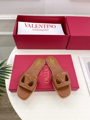 Valentino Garavani VLogo cut-out slide sandal 01 2025