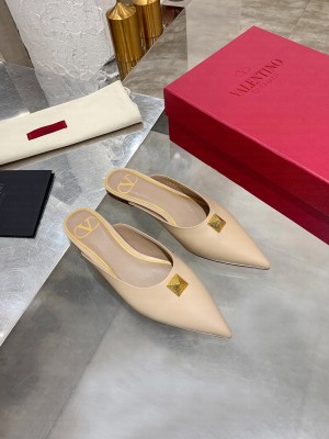 Valentino Garavani Roman Stud Mule in calfskin with maxi stud embellishment Nude