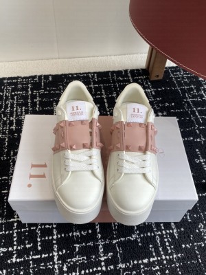 Valentino Garavani Rockstud Untitled sneaker in white calfskin 046 2025